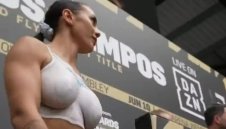 Боксьорка се качи гола на кантара + ВИДЕО