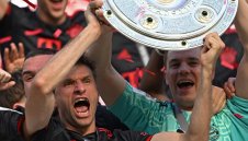 Мюлер и Нойер мрънкат в Байерн заради Уокър