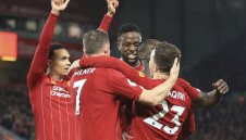 Шоу в Мърсисайд: Ливърпул разби Евертън и направи нова крачка към титлата