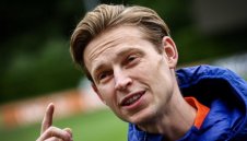 Нидерландия може да стигне далеч на Евро 2024 и без Френки де Йонг