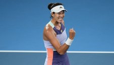 Мугуруса, Векич и Бенчич продължават напред в Мелбърн