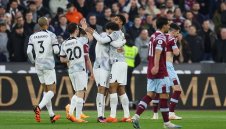 Ливърпул обърна „чуковете“ и продължава да мечтае за Топ 4