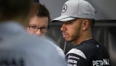 Люис: Проблемите на старта могат да ми струват титлата