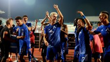 Халф напусна Левски