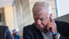 Маските паднаха, Сираков открадна акциите на Левски