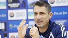 Жестоки критики за Веласкес: Не знае къде се намира 