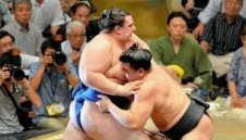 Аоияма остава непобеден на турнира в Токио