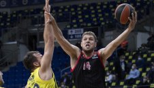 Страхотен Везенков съсипа Химки в Евролигата