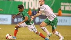 Мексико удари Ирландия в контрола