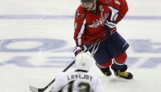 Контузия на Кросби стресна Пингвините