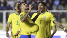 Аларма: Бразилците капят като круши, Неймар раздава балтии