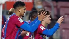 Младоци върнаха усмивките на „Ноу Камп“