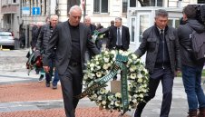 Стоичков и Балъков поднесоха венец пред ковчега на Боби, героите от САЩ 94 се сбогуваха с  него
