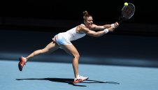 Пегула изрита гъркинята Сакари на Australian Open