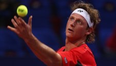  Налбандиян стартира с победа участието си в Оуклънд