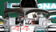 Проблемите на Мерцедес бавят новия договор на Люис