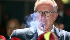 Кале: Не можем да "ремонтираме" прозореца заради малките клубове