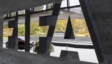 Лекар от ФИФА зове: Без футбол до края на август!