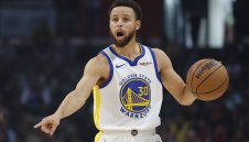 Чудо! След 5 години Стеф Къри не вкара тройка