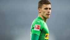 От Гладбах за Азар: Махаме го веднага, ако иска промяна