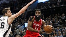 Брадата наказа Сан Антонио с трипъл-дабъл