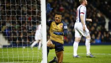 Арсенал се самоуби на „Дъ Хоуторнс”