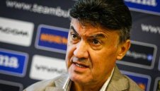 Боби Михайлов или Бербатов? ФИФА и УЕФА се намесват в битката за БФС