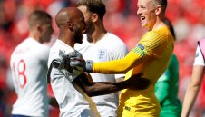 ВАР и дузпи не попречиха на Англия