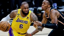 ЛеБрон се подобрява, ще се върне в началото на април