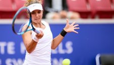 Испанка застава на пътя на Томова на старта на квалификациите на US Open