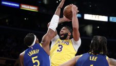 Стеф Къри и Уориърс сразиха Езерняците насред Лос Анджелис