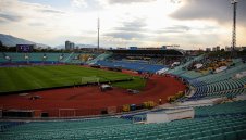 Нещата са зле: Стадион за 42 000 привлече 500 човека