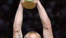 Националният на Италия удари стотачка