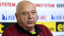 Наско Сираков говори с извънземни, Кирил Домусчиев е будала