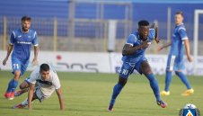 Левски започна Първа лига с издънка, не успя да победи 10 от Локо (Пд)