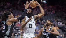Брадата вкара само 4 точки, нов срам за Мрежите в НБА