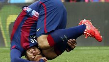 Безидейната Барса падна лошо на главата си