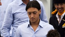 Месут Йозил влиза в партията на Ердоган