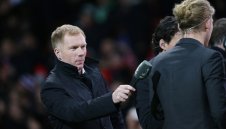 Скоулс: Манчестър Юнайтед се превръща в средняк като Арсенал