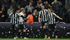 Нюкасъл с победа, грешна стъпка за Челси