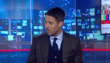 Липсата на Мертезакер прави Арсенал фаворит за титлата