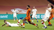 "Лалетата" обърнаха Полша за престиж