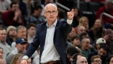 Eзерняците са близо до новия си треньор, неочакван е