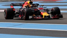 Макс скочи на медиите, били с двоен стандарт