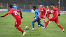 Ще остане ли в Левски? Насиру Мохамед намали заплатата си