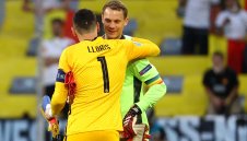 Лорис изравни рекорд на Нойер