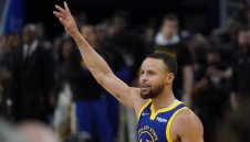 Стеф Къри гледа към награда, която никога не е печелил