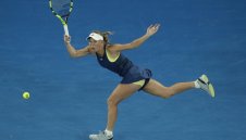 Возняцки отказа Кики, Остапенко отпадна