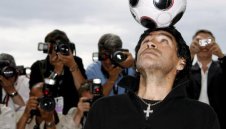 Позор! Обраха Марадона посмъртно