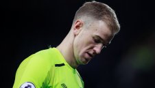 Мойс праща Харт на пейката